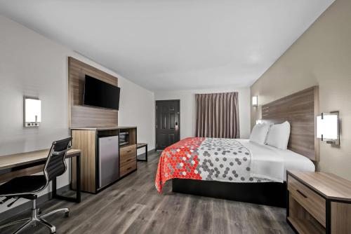 King Room - Disability Access/Non Smoking at Broadway Inn Express, photo 4